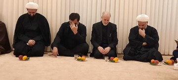 دیدار استاندار قم با خانواده شهید «علی لاریجانی»