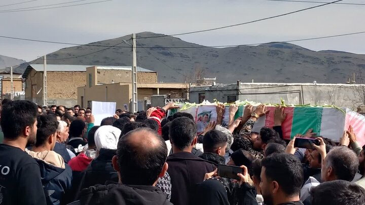 تشییع پیکر یک شهید حملات آمریکایی صهیونی در "ازندریان" ملایر