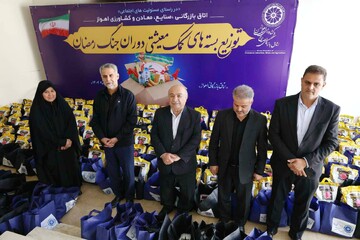 بسته‌های کمک معیشتی اتاق بازرگانی اهواز میان خانواده‌های کم‌برخوردار و زندانیان توزیع شد