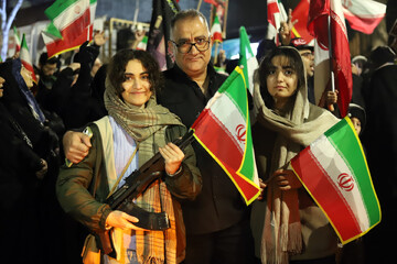 تجمع حماسی دختران ملایر همزمان با ولادت حضرت معصومه(س)