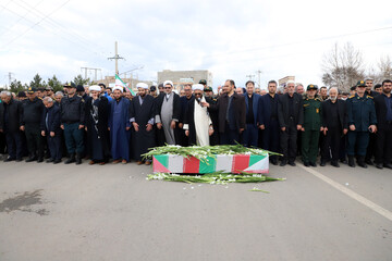 اقامه نماز توسط حجت الاسلام جلیل جلیلی امام جمعه شهرستان اهر بر پیکر شهید "احسان غمی تازه کندی" - اهر