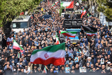 تشییع پیکر ۵ شهید تجاوز آمریکایی _ صهیونیستی در سمنان