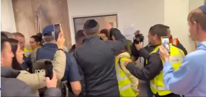 شبی تاریک در اسرائیل؛ لحظه جمعآوری بقایای حمله ارتش اشغالگر به عراد و خشم بن گویر