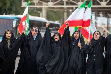 زنجیره انسانی خوزستانی‌ها دور نیروگاه رامین