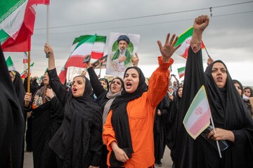 زنجیره انسانی خوزستانی‌ها دور نیروگاه رامین