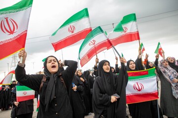 زنجیره انسانی خوزستانی‌ها دور نیروگاه رامین