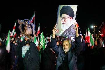 «وطن»؛ بزرگ‌ترین المان هنری مشهد