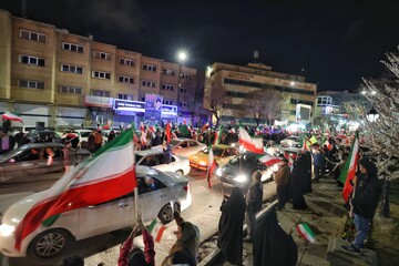 تجمع شبانه مردم در همدان