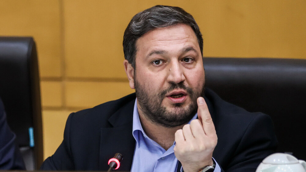 عضو هیأت رئیسه مجلس: وحدت ملی ضرورت دائمی برای عبور از بحران‌هاست