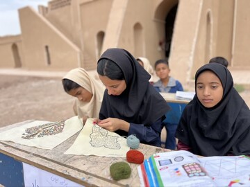 پته همدلی دختران شفیع‌آباد شهداد برای شهیدان میناب