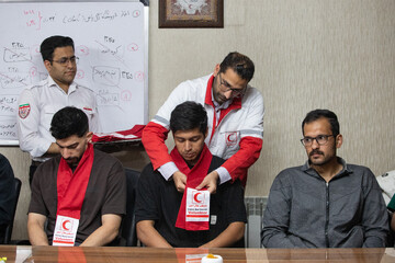 حضور اعضای تیم ملی هندبال ساحلی در هلال احمر - اصفهان