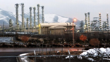 حمله دشمن آمریکایی ـ صهیونی به کارخانه تولید کیک زرد اردکان و آب سنگین اراک