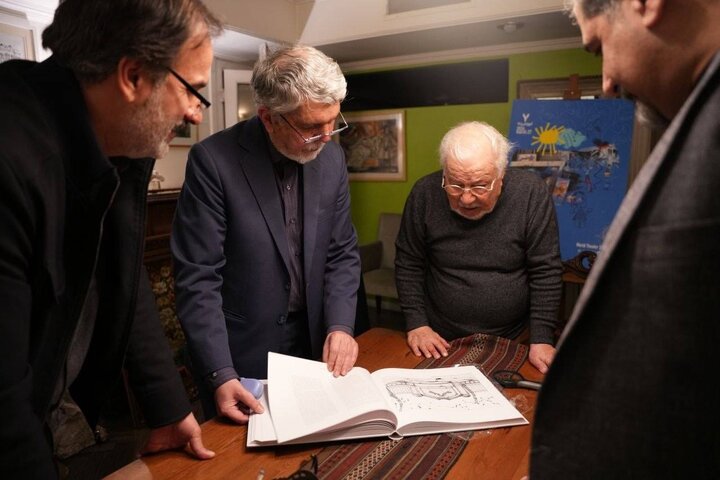 از خاطره گویی تا آواز خوانی برای وطن در روزی برای تئاتر