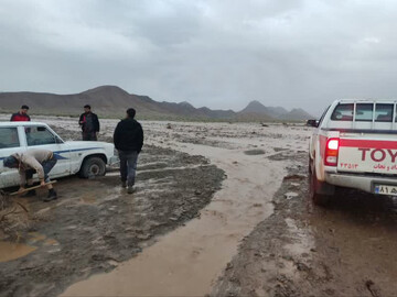 نجات ۱۵۰ نفر و رهایی ۴۰ خودرو از سیلاب‌های بردسکن