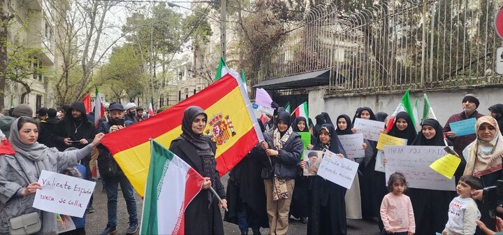 تجمع مردمی_دانشجویی در راستای قدردانی از مواضع حق طلبانه اسپانیا