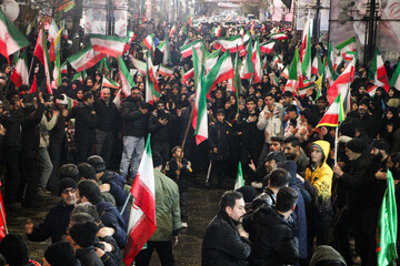 تجمع مردم زنجان در وداع با 5 شهید حمله به منزل مسکونی