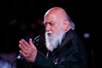 سخنرانی مهدی چمران در تجمع شبانه مردم در حمایت از مدافعان وطن در میدان انقلاب