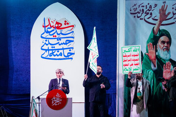 حضور مجاهدین یمنی و نمایندگان انصارالله در تجمع شبانه مردم در حمایت از مدافعان وطن در میدان انقلاب