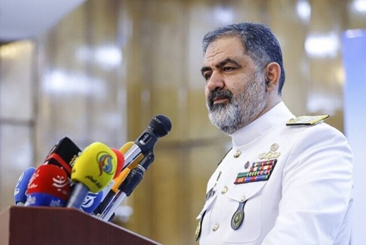 دریادار ایرانی: زیردریایی‌های ایران در آب‌های تنگه هرمز دست به ماشه هستند