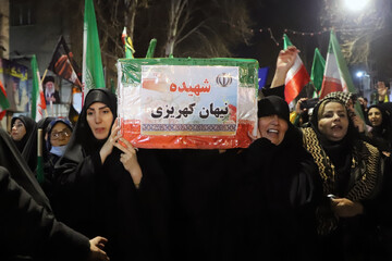 تجمع شبانه مردم در دفاع از مدافعان وطن و تشیع شهدای جنگ رمضان - کرمانشاه