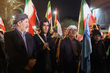 تجمع شبانه مردم در دفاع از مدافعان وطن و تشیع شهدای جنگ رمضان - کرمانشاه