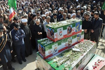 تشییع پیکر ۱۱ شهید اقتدار فارس/ ملت ایران با تمام قدرت ایستاده است
