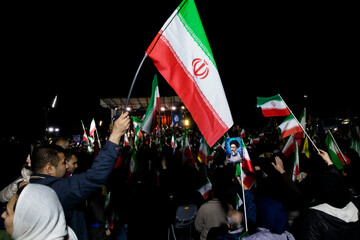 یک ایران هم نوا سرود ملی سردادند