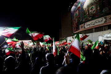 یک ایران هم نوا سرود ملی سردادند