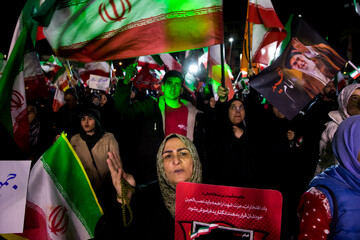 یک ایران هم نوا سرود ملی سردادند