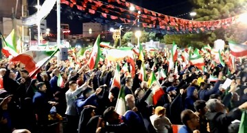 خروش مردم استان کرمان در شب تولد جمهوری اسلامی