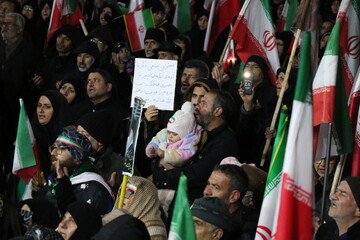 اجتماع مردم همدان در بزرگداشت روز جمهوری اسلامی و حمایت از مدافعان وطن