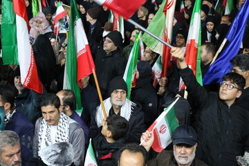 اجتماع مردم همدان در بزرگداشت روز جمهوری اسلامی و حمایت از مدافعان وطن