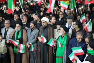 اجتماع مردم همدان در بزرگداشت روز جمهوری اسلامی و حمایت از مدافعان وطن