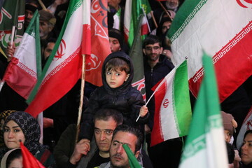 اجتماع مردم همدان در بزرگداشت روز جمهوری اسلامی و حمایت از مدافعان وطن