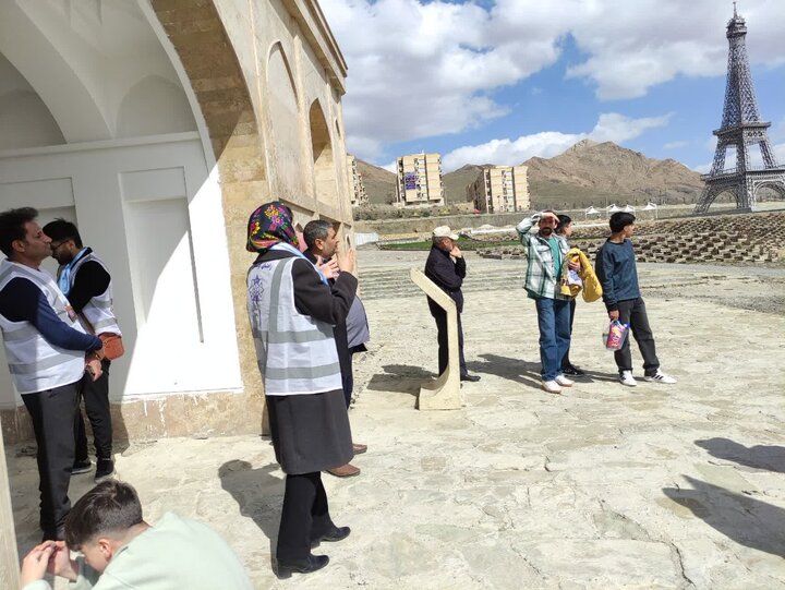 مجموعه‌ای با بازآفرینی نمادهای تاریخی فرهنگی ایران وجهان، مقصد گردشگران نوروزی در ملایر