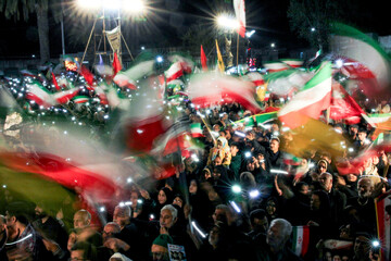 تجمع شبانه مردم در حمایت از مدافعان وطن - گرگان