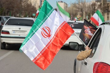 نمایش وحدت و اقتدار ملی/ پرچم ایران برافراشته‌تر از همیشه در بافق