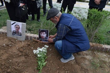 برپایی مراسم خاکسپاری یک بازیگر و فیلمنامه‌نویس