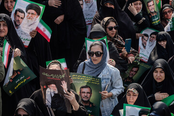 تشییع پیکر دریابان شهید «علیرضا تنگسیری» و جمعی از شهدای والامقام