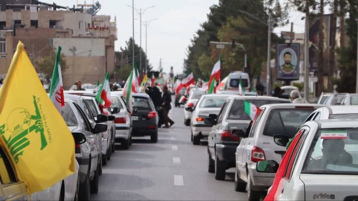 بزرگترین کاروان خودرویی «ایران ۴۵» در کرمان ثبت شد + عکس