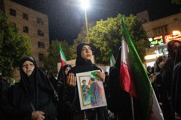 بزرگداشت روز جمهوری اسلامی در تجمع شبانه مردم اهواز