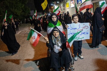 بزرگداشت روز جمهوری اسلامی در تجمع شبانه مردم اهواز