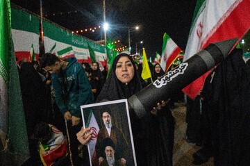 بزرگداشت روز جمهوری اسلامی در تجمع شبانه مردم اهواز