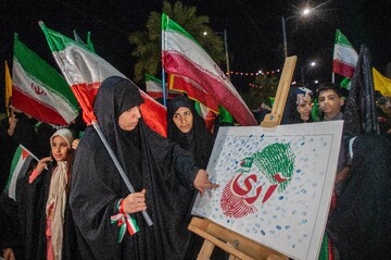 بزرگداشت روز جمهوری اسلامی در تجمع شبانه مردم اهواز
