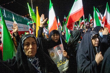 بزرگداشت روز جمهوری اسلامی در تجمع شبانه مردم اهواز