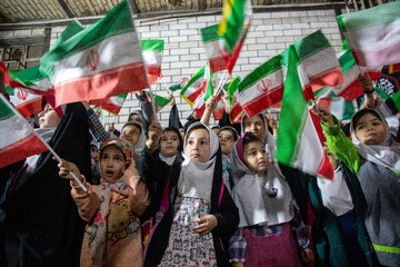 بزرگداشت روز جمهوری اسلامی در تجمع شبانه مردم اهواز