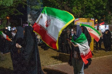 بزرگداشت روز جمهوری اسلامی در تجمع شبانه مردم اهواز