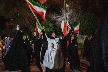 بزرگداشت روز جمهوری اسلامی در تجمع شبانه مردم اهواز
