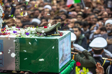 وداع با پیکر مطهر سرلشکر شهید "عبدالرحیم موسوی" - قم