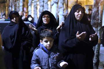 برپایی نماز استغاثه گروهی در تجمع شبانه مردم  -کرمانشاه